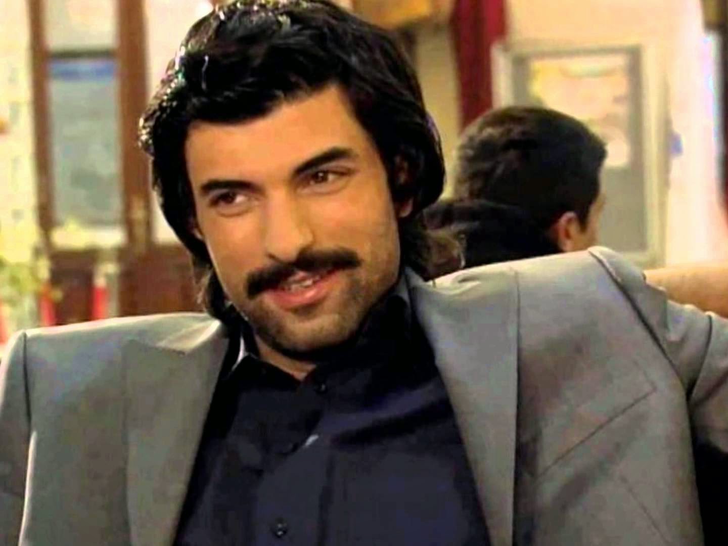 Engin Akyürek Kimdir ? Engin Akyürek Hayatı ve Fotoğrafları, Engin