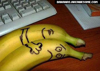 banana-spoon-funny-hug.jpg