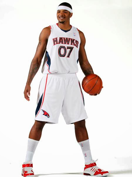 Do Algodão ao Poliéster - Uniforme atual Hawks mandante (2007-presente)