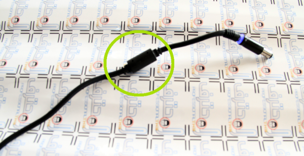 هل تعرف الدور المهم الذي تلعبه هذه القطعة في شاحن حاسوب ؟ هل تعرف الدور المهم الذي تلعبه هذه القطعة في شاحن حاسوب ؟