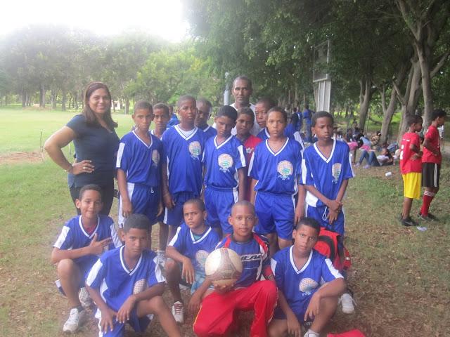 Leones y Villa Olímpica líderes en fútbol infantil de Asofutsado