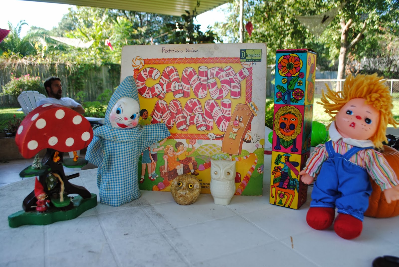 Boo Bobby Kitschy, kitschy koo