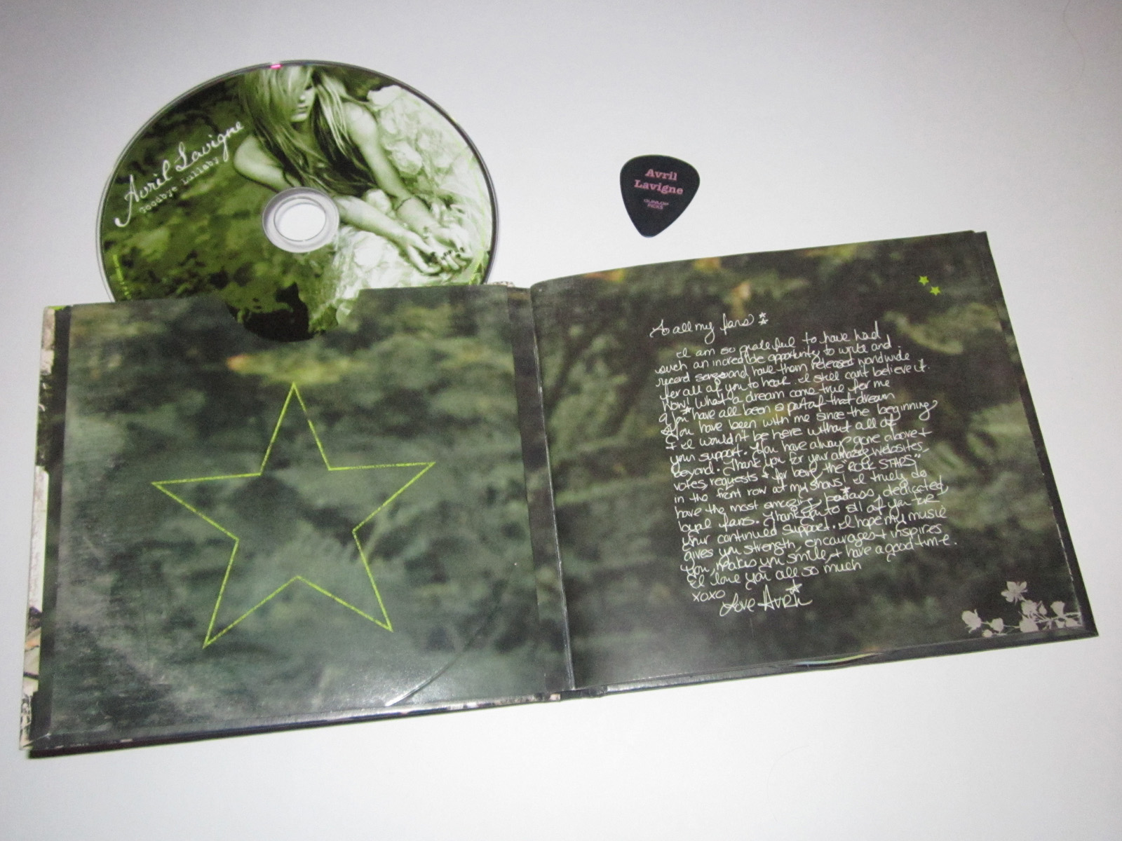 Avril Lavigne >> Tu Colección de Avril Lavigne - Página 7 Goodbye+lullaby+expanded+edition+3