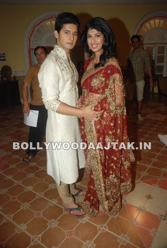 1 - Aishwarya Sakhuja & Ravi Dubey at Saas Bina Sasural on location