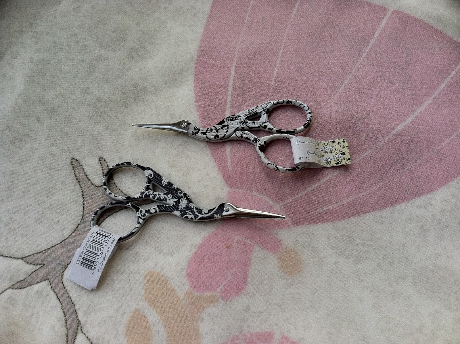 Shawkl Designs Scissors, scissors, scissors...