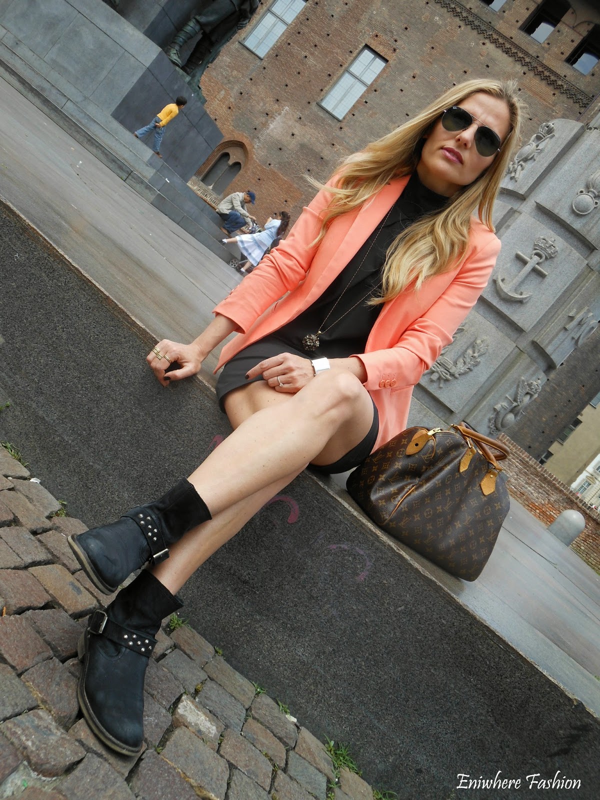 Eniwhere Fashion - Torino - giacca arancio - tubino nero
