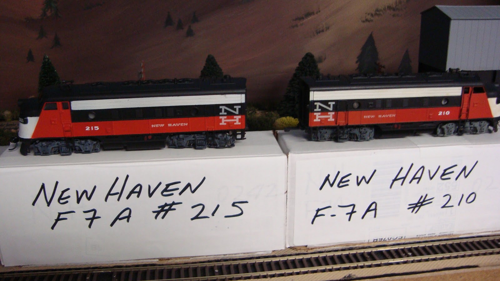New York Central Train Layout Drawbar equipped Athearn F7s