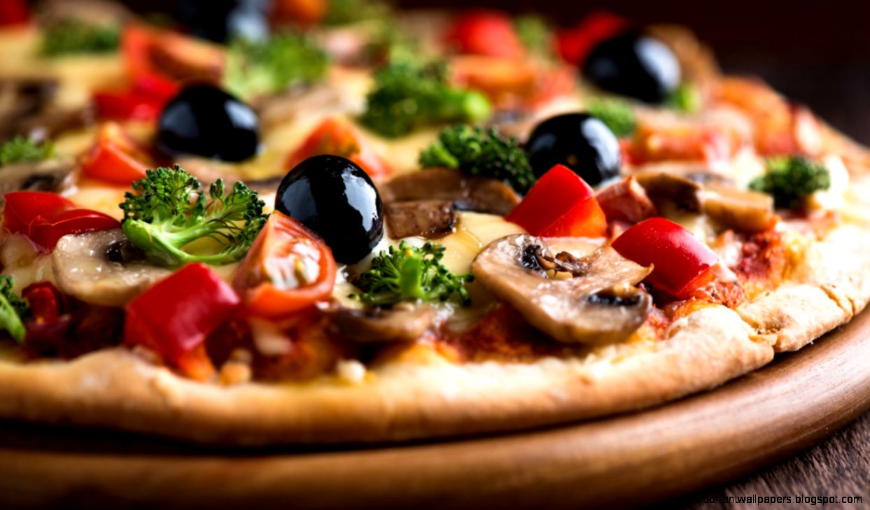 Hot vegetarian pizza in 1366x768 resolution   HD Desktop Wallpapers Hot vegetarian pizza in 1366x768 resolution   HD Desktop Wallpapers