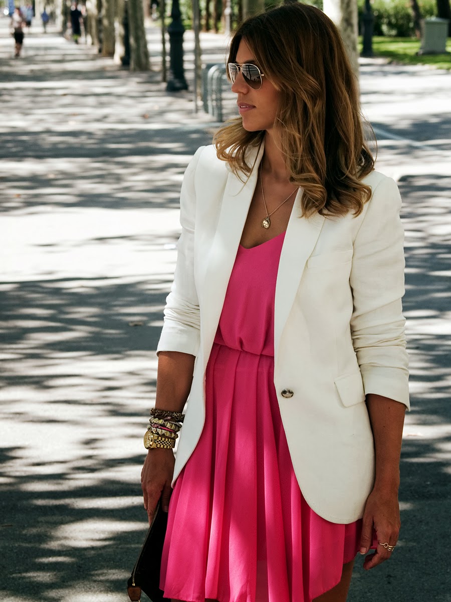 Miss trendy Barcelona Pink dress & white blazer