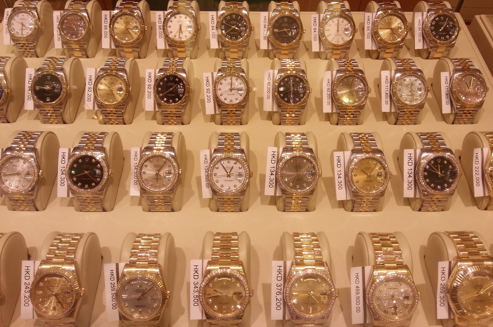 Hong Kong Watch Fever 香港勞友 Rolex Display in Rolex Shop
