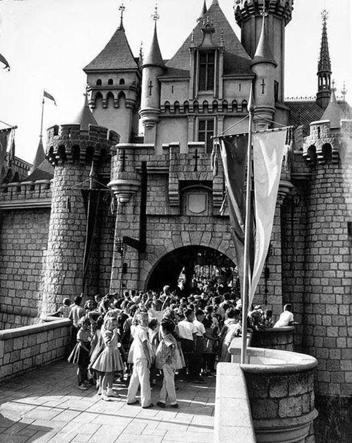 Hari pembukaan Disneyland (1955)