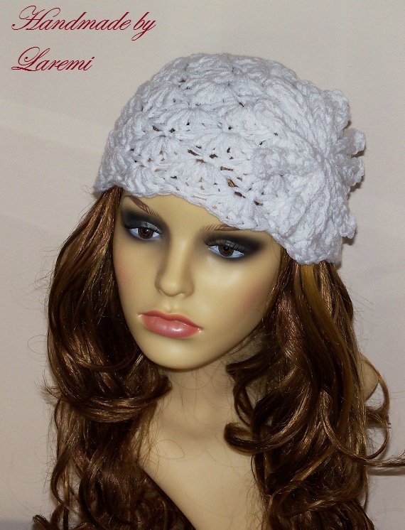 Handmade Laremi: Chunky white women hat / Crochet beanie with flower