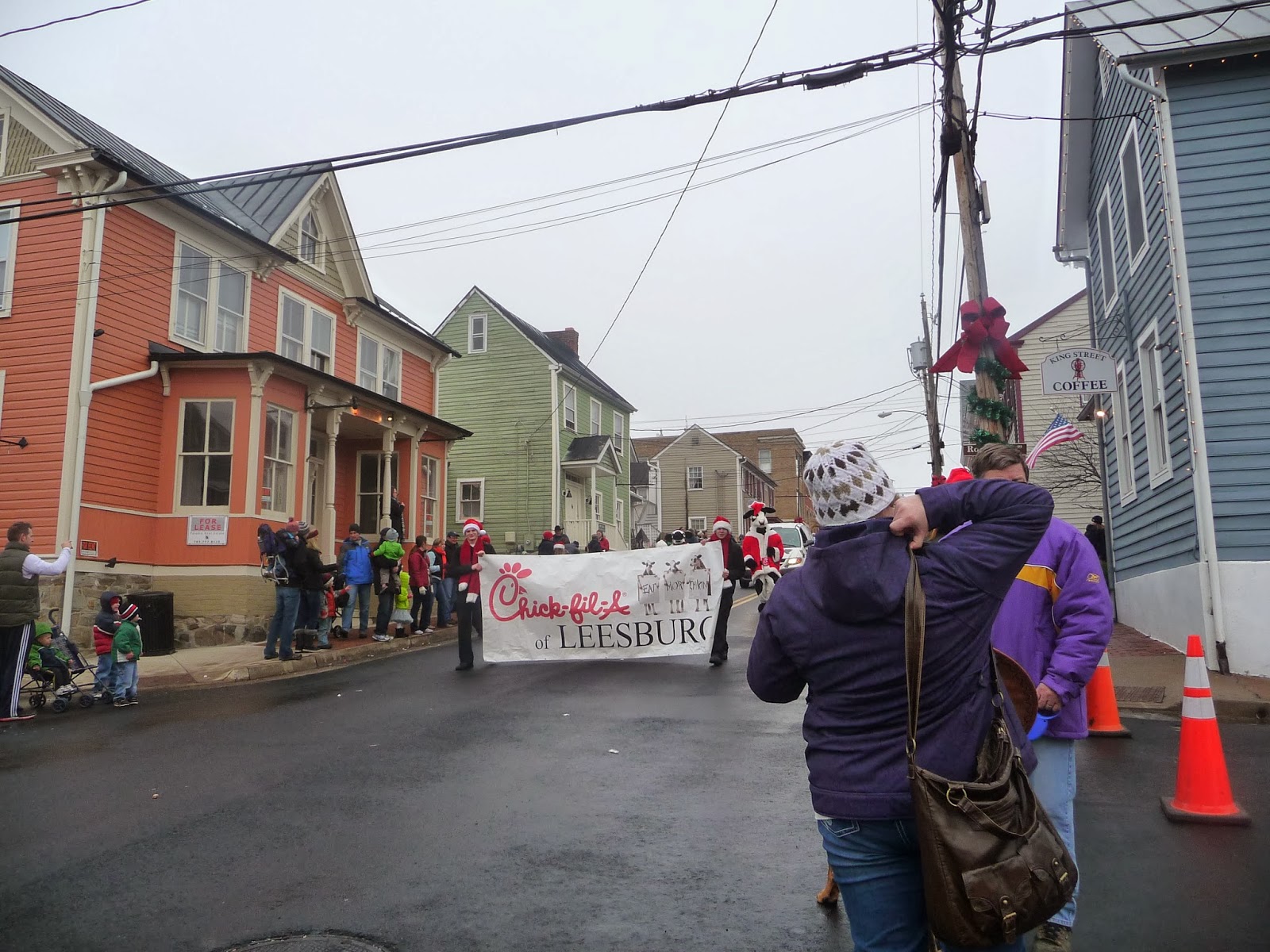 Leesburg, VA Christmas Parade 2013 Gigglebox Tells it Like it is