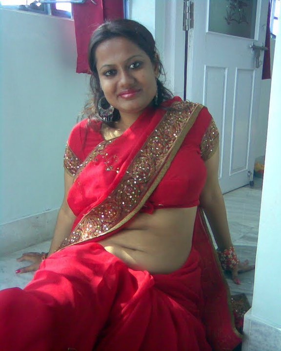 Desi aunty dress change showing fan images