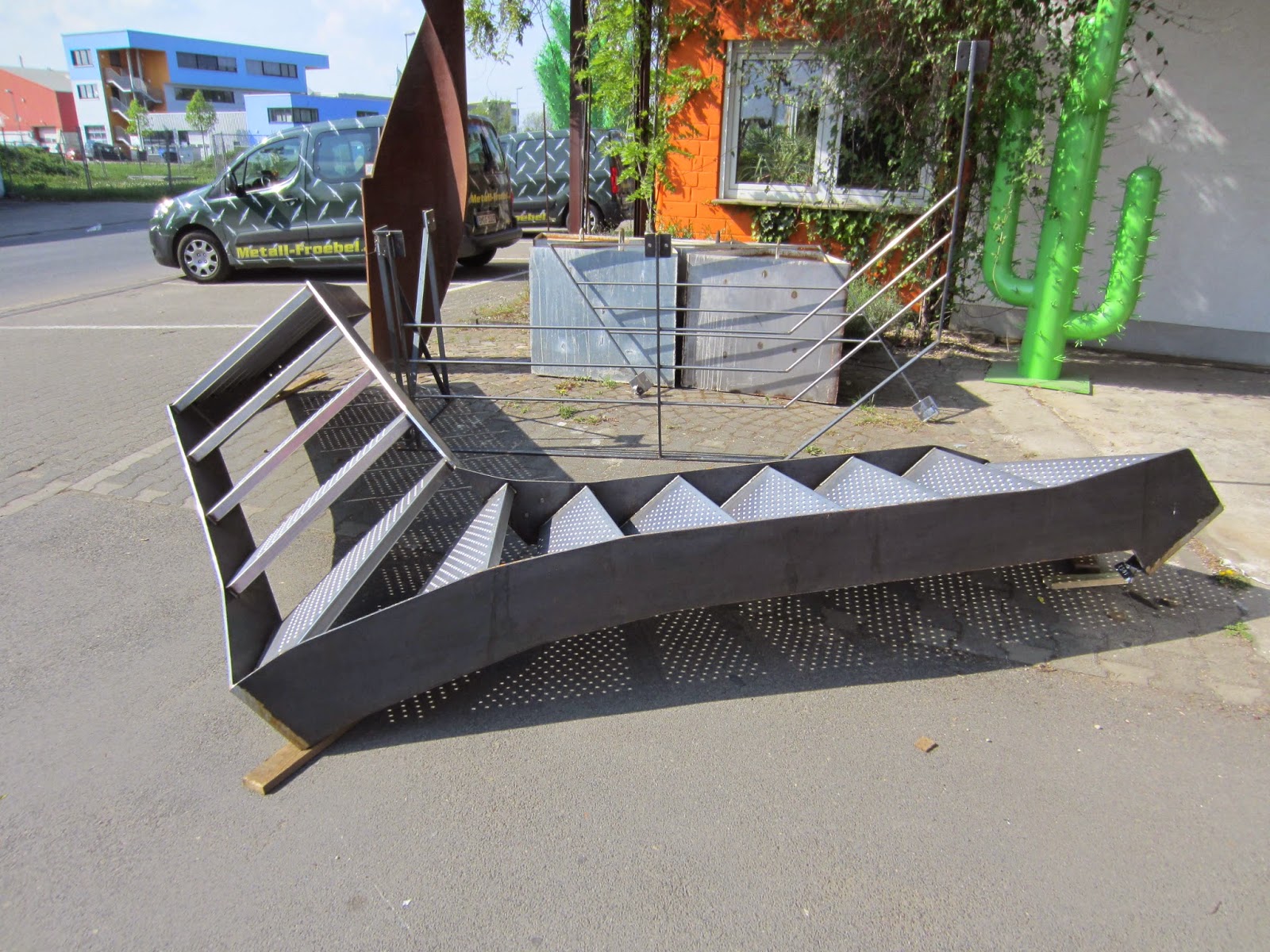 Stahltreppe Garten gewendelt FRÖBEL METALLBAU