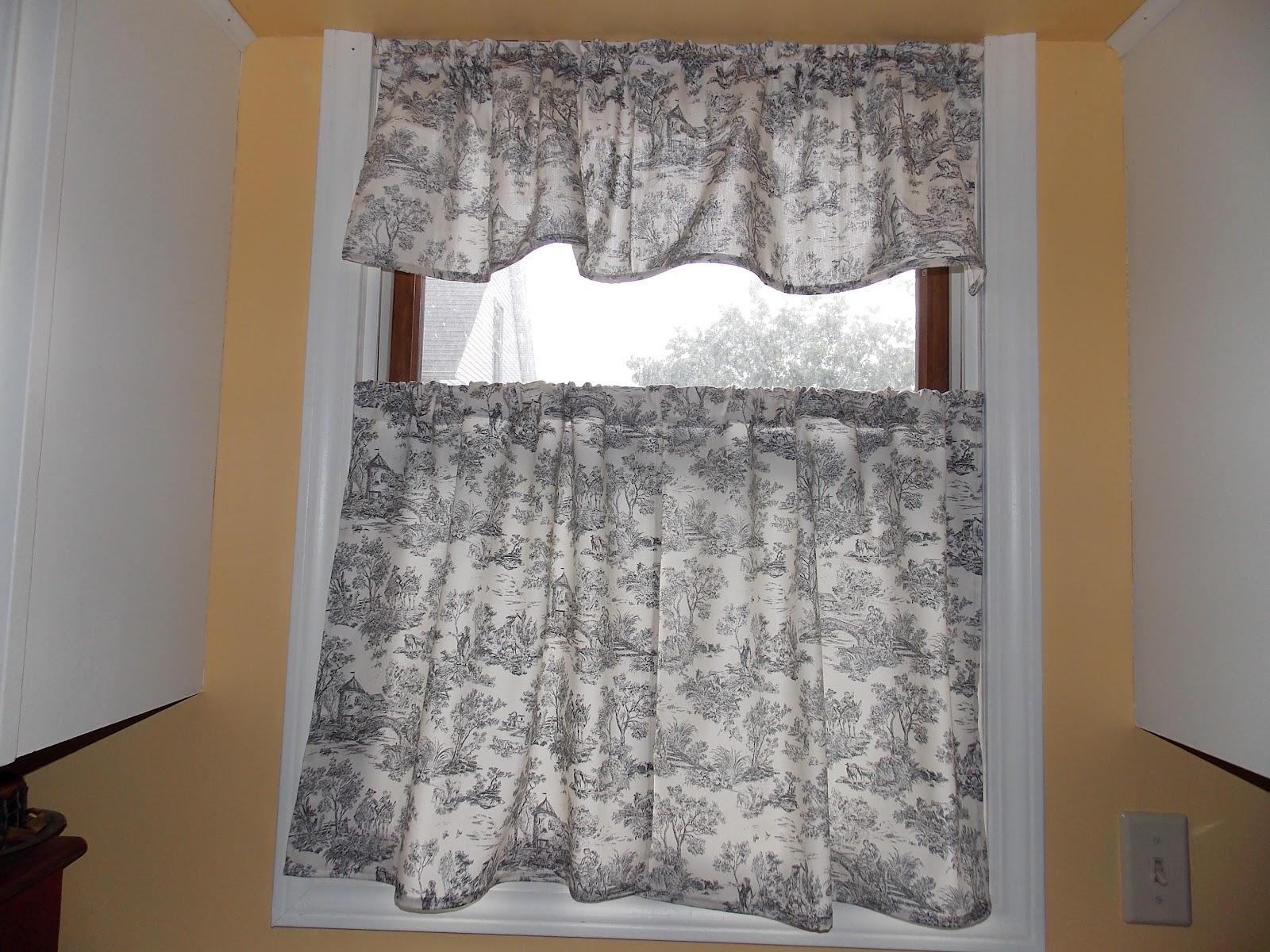 Our Eclectic Life (Pretty) quick sewyourself kitchen cafe curtains