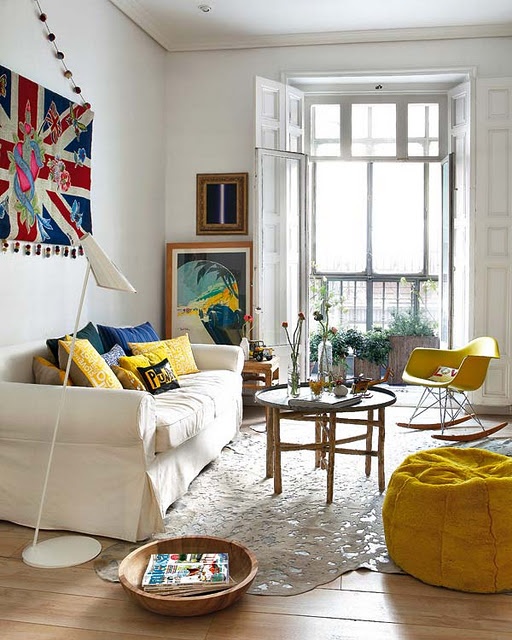 10 Living Rooms that inspire. If you are having difficulty figuring out how to decorate your living room. Check out these 10 living rooms that are sure to inspire you.