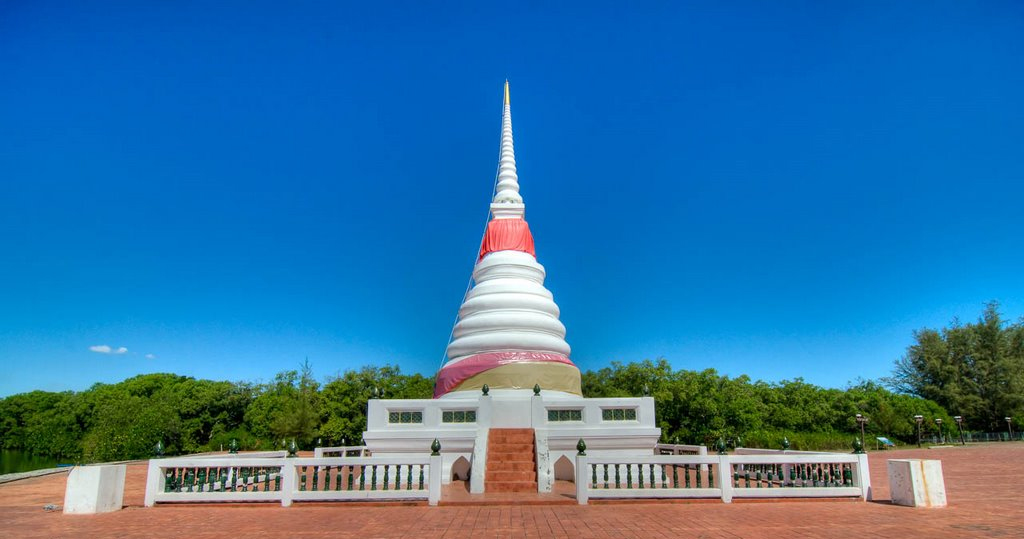 ผลการค้นหารูปภาพสำหรับ พระเจดีย์กลางน้ำ