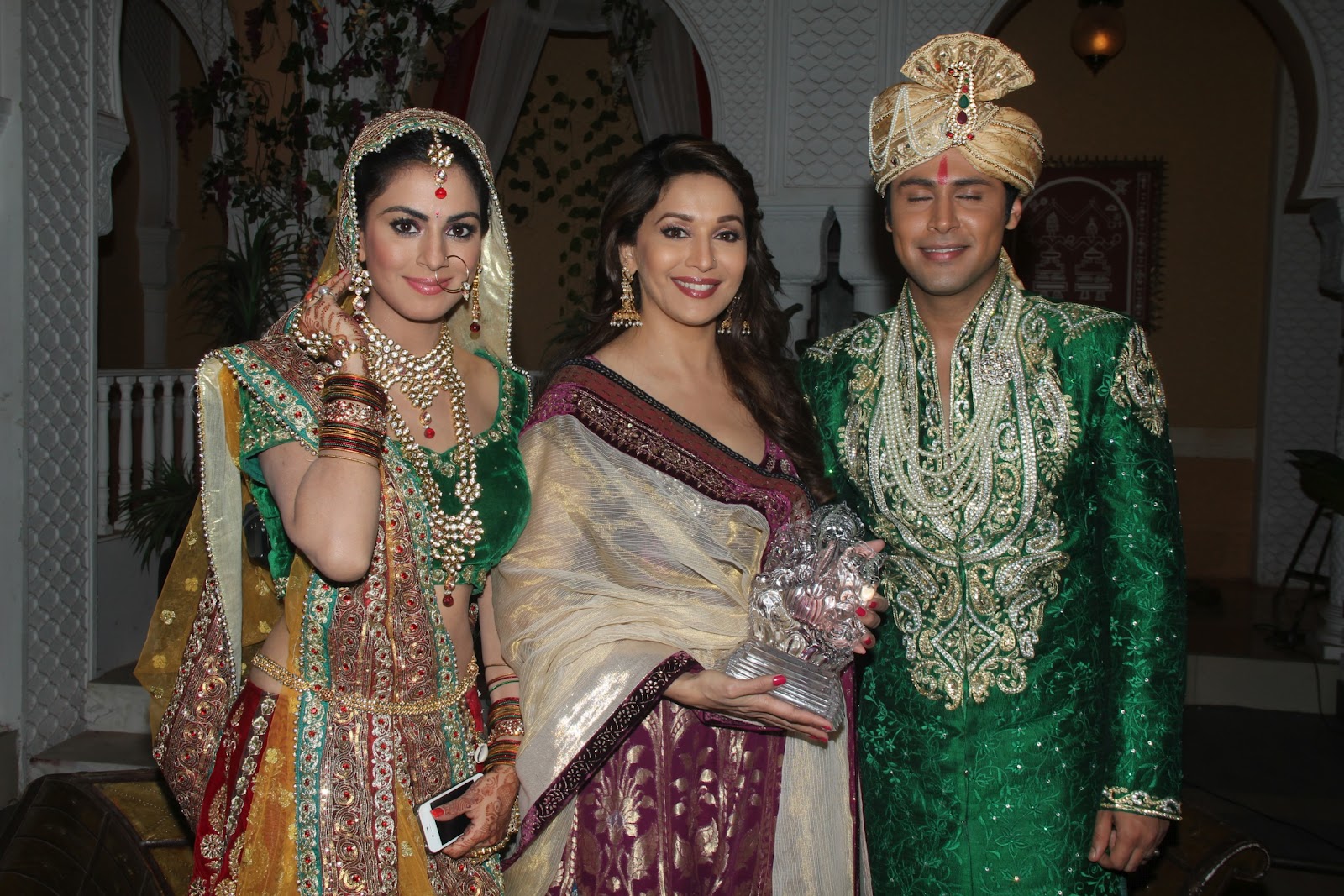 Film Udyog Se: Madhuri Dixit and Malaika Arora Khan add glitter To the