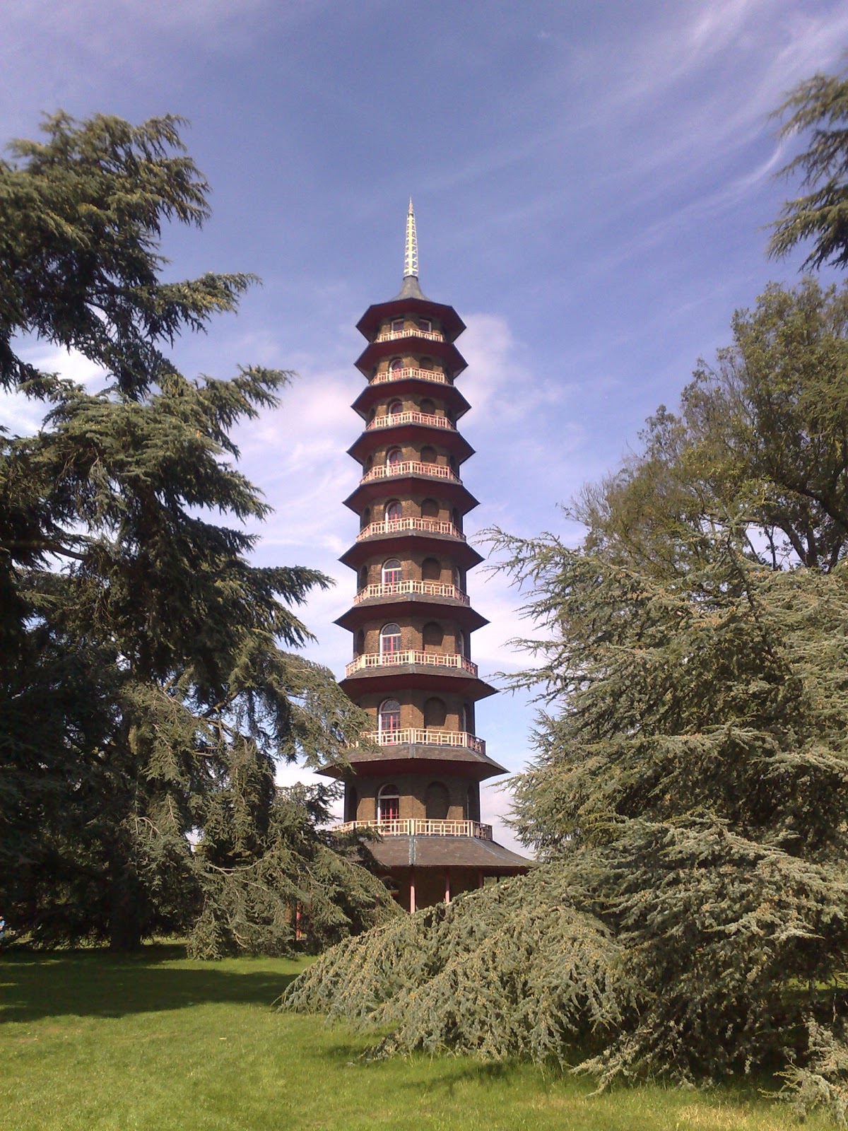 Happy Muslim Mama Kew Gardens Pagoda and Japanese Gardens