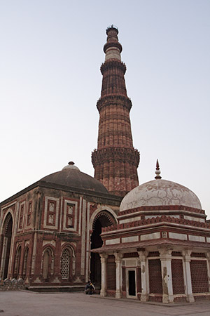 Qutub Minar History In Marathi