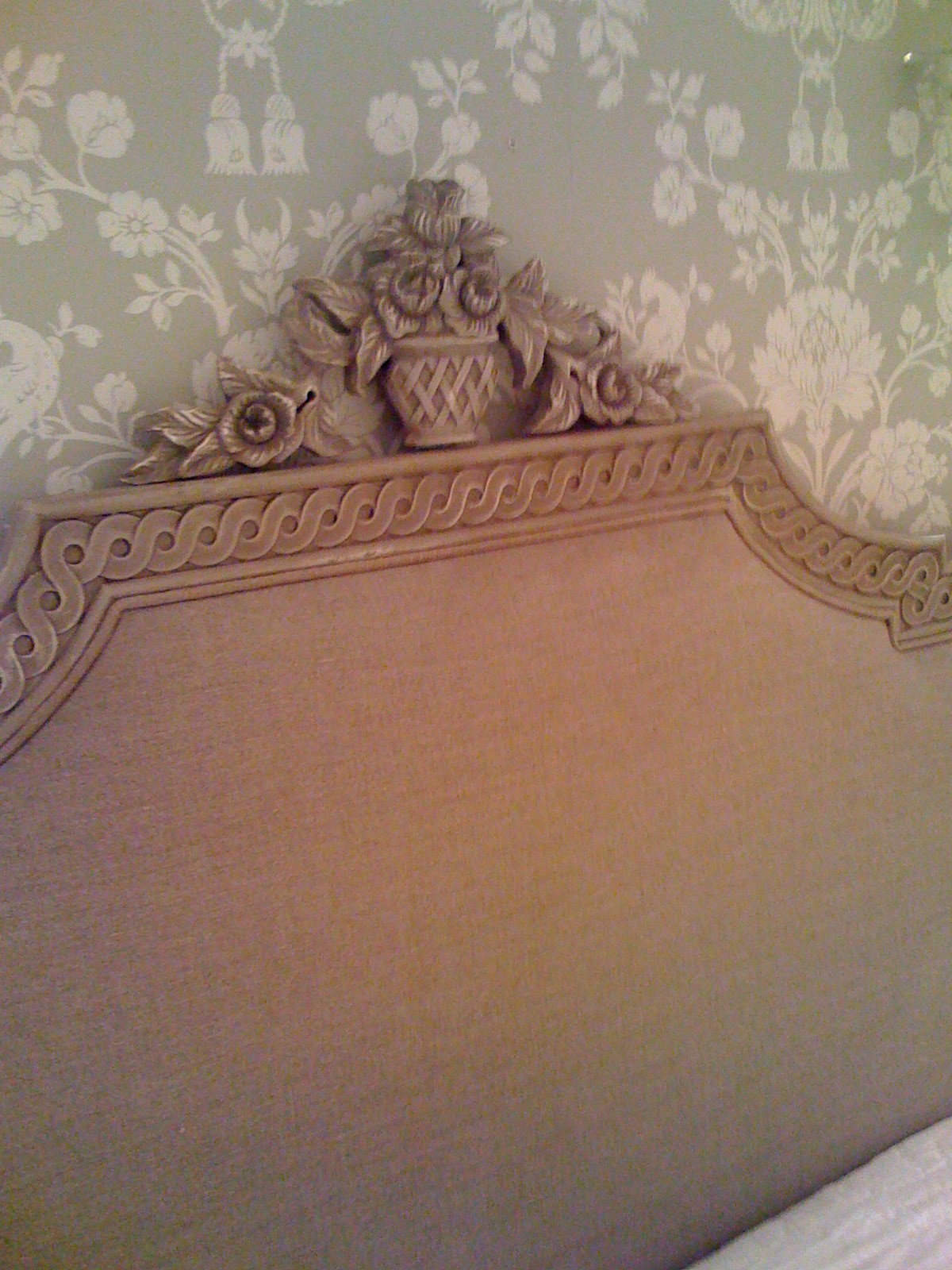 Buying a French bed in France....