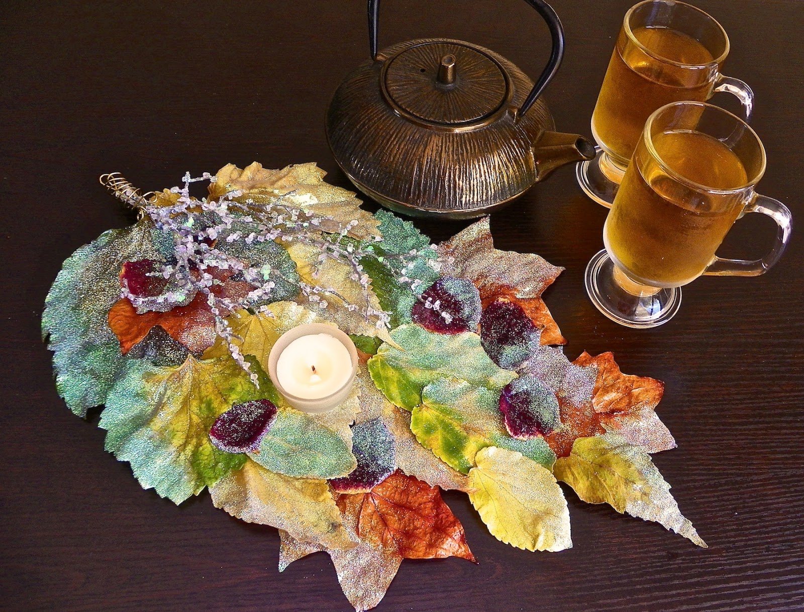 how to make a frosted leaves centerpiece