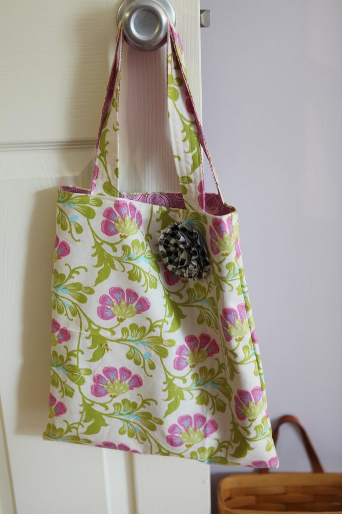 Quaint and Quirky Simple and Quick Bag Tutorial (Reversible too!)