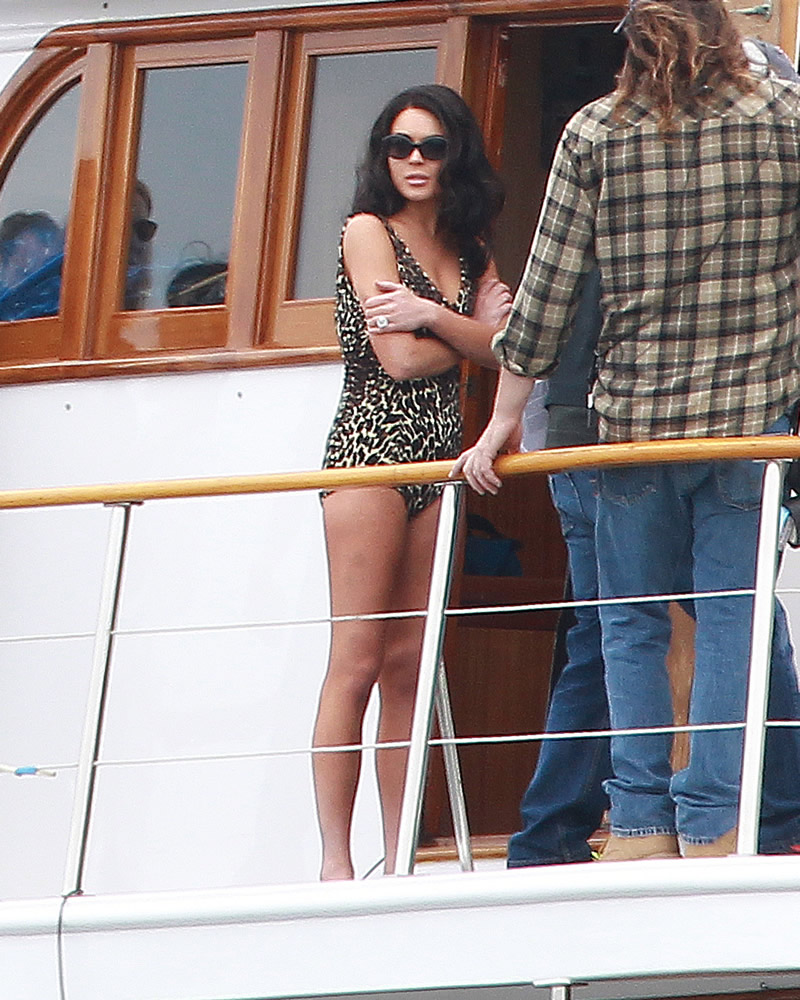 Lindsay lohan bikini bent over your place Interesting phrase lindsay lohan bikini bent over