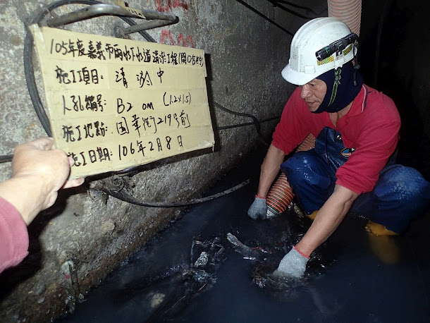 嘉義市長涂醒哲很喜歡問里長和市民:「今年你家有淹水的請舉手!」 嘉義市長涂醒哲很喜歡問里長和市民:「今年你家有淹水的請舉手!」