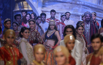 Kangana Ranaut and Kabir Bedi walk for JJ Valaya bridal show in Delhi-2013