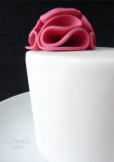 tarta con fondant sencilla y elegante - 01