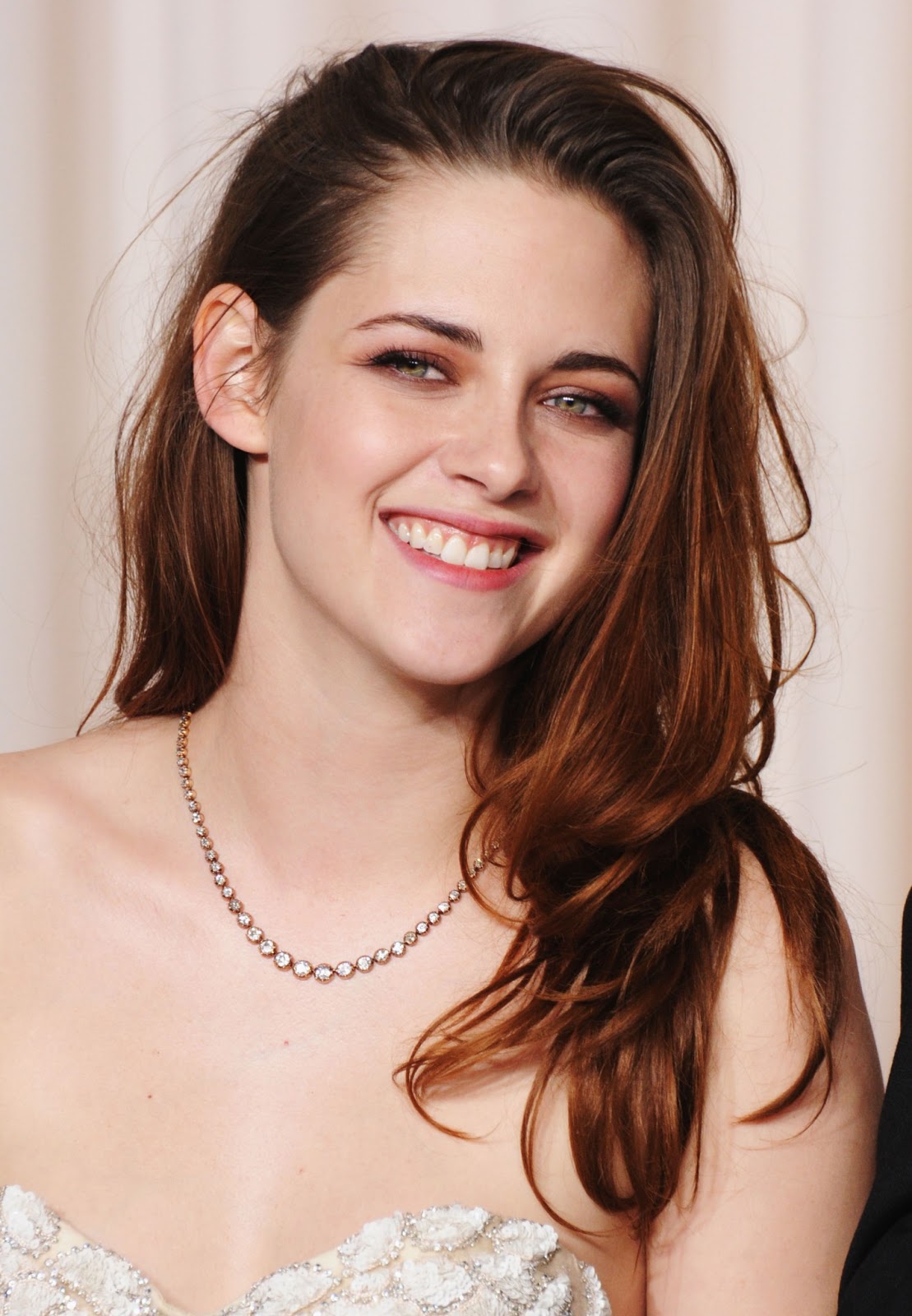 http://3.bp.blogspot.com/-pTdcFwVq4V4/UStKDNXTECI/AAAAAAAATEA/uwOmanvHx4Y/s1600/kstewartfans-O2013__1_.jpg