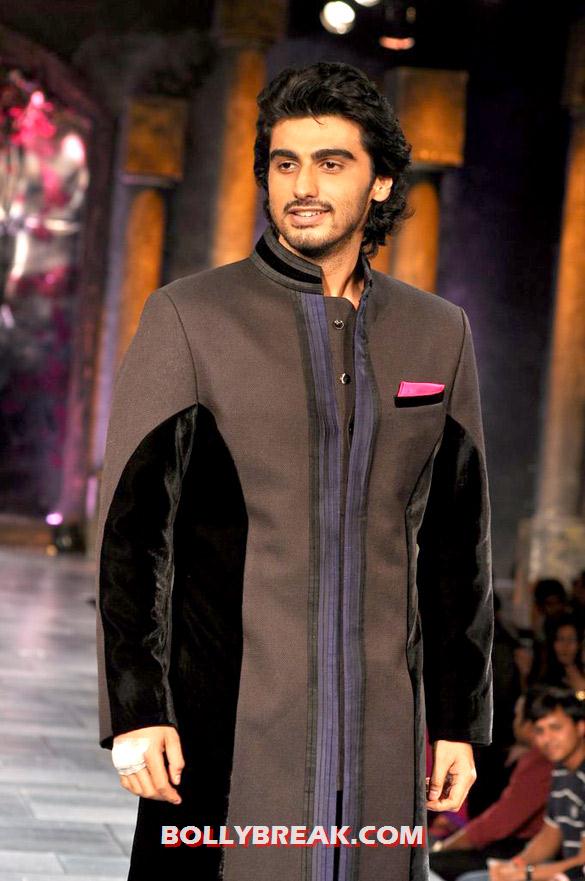 Arjun Kapoor - (37) - Manish Malhotra 'Mijwan-Sonnets in Fabric' fashion show Photos