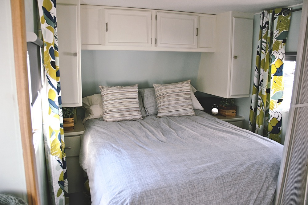 Una Caravana Reformada Por Completo Con Una Cocina Espectacular Blanco Y De Madera blanco y de madera