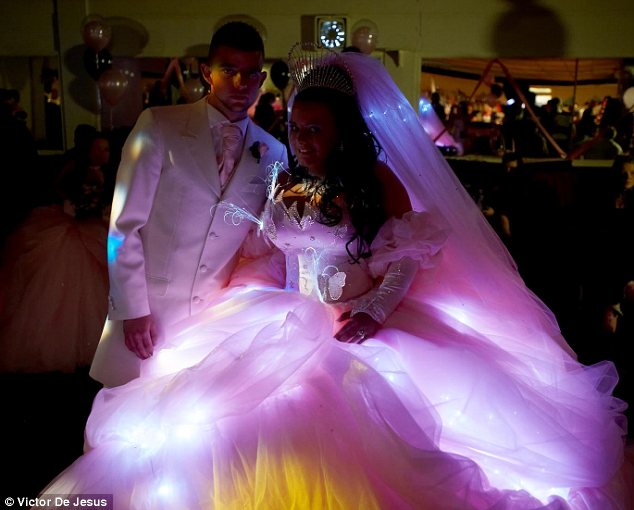 dresses irish traveler pink gypsy traveller travelers weddings tacky fat pretty reception gown ever ugliest puffy brides modern worst dark