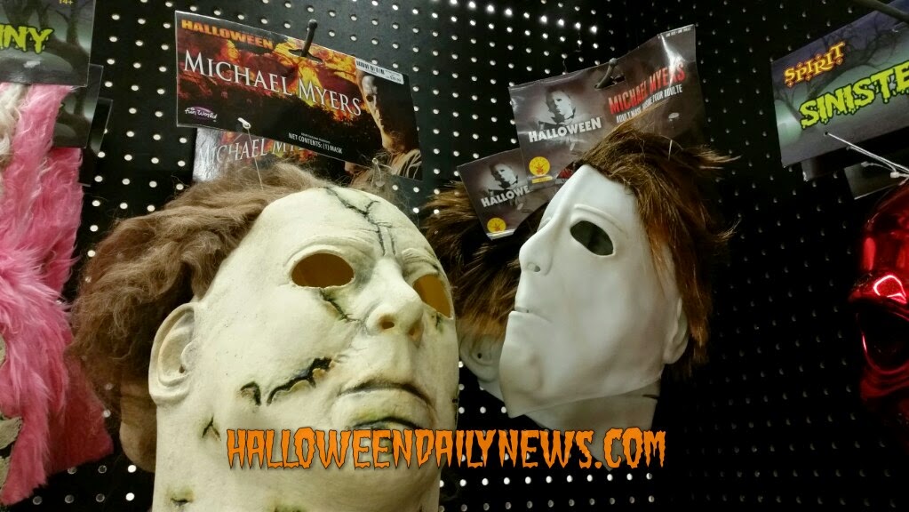 SPIRIT HALLOWEEN WALK THROUGH MICHAEL MYERS ANIMATRONICS FUN 2018