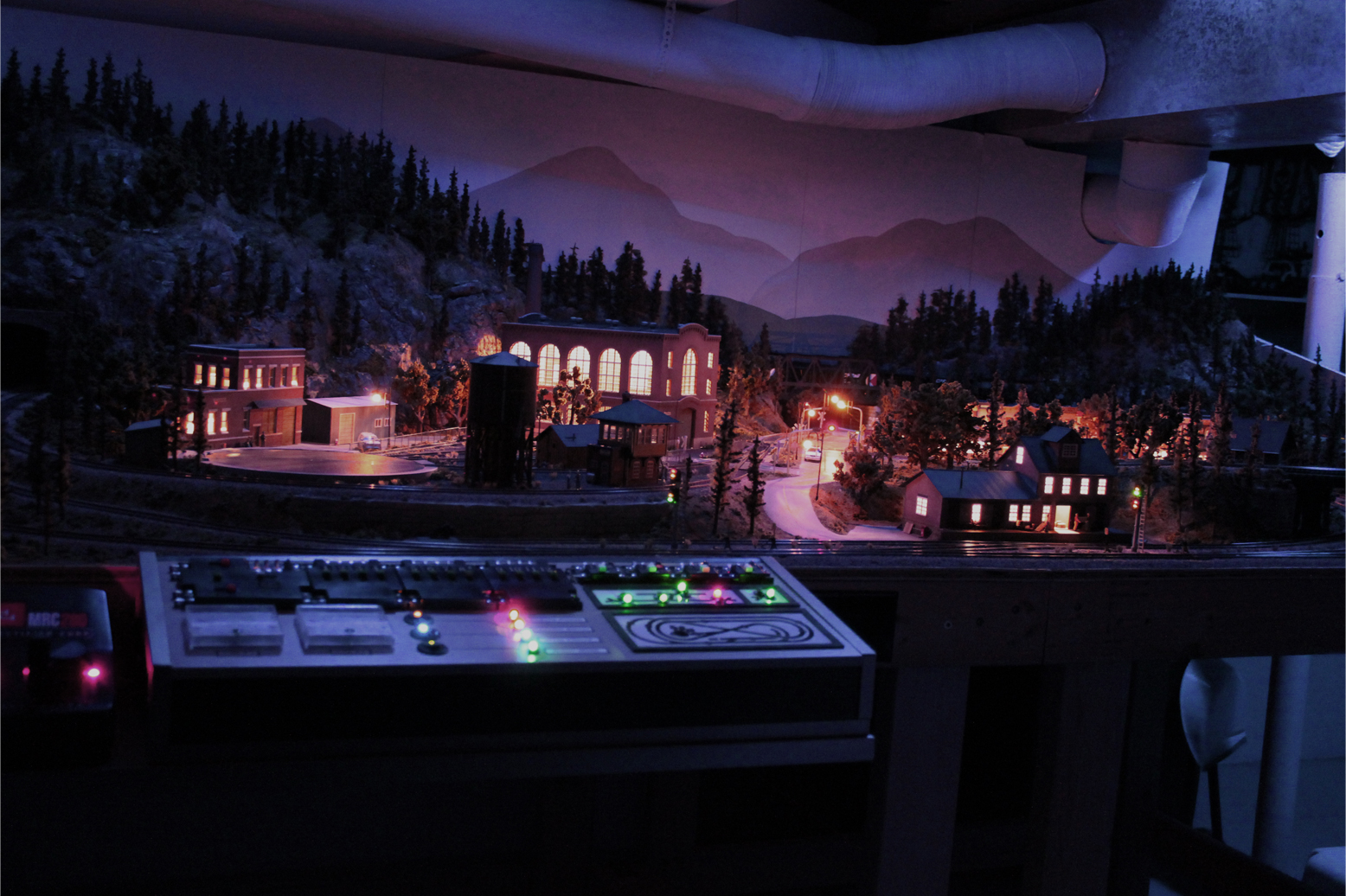TY'S MODEL RAILROAD Lighting Day & Night