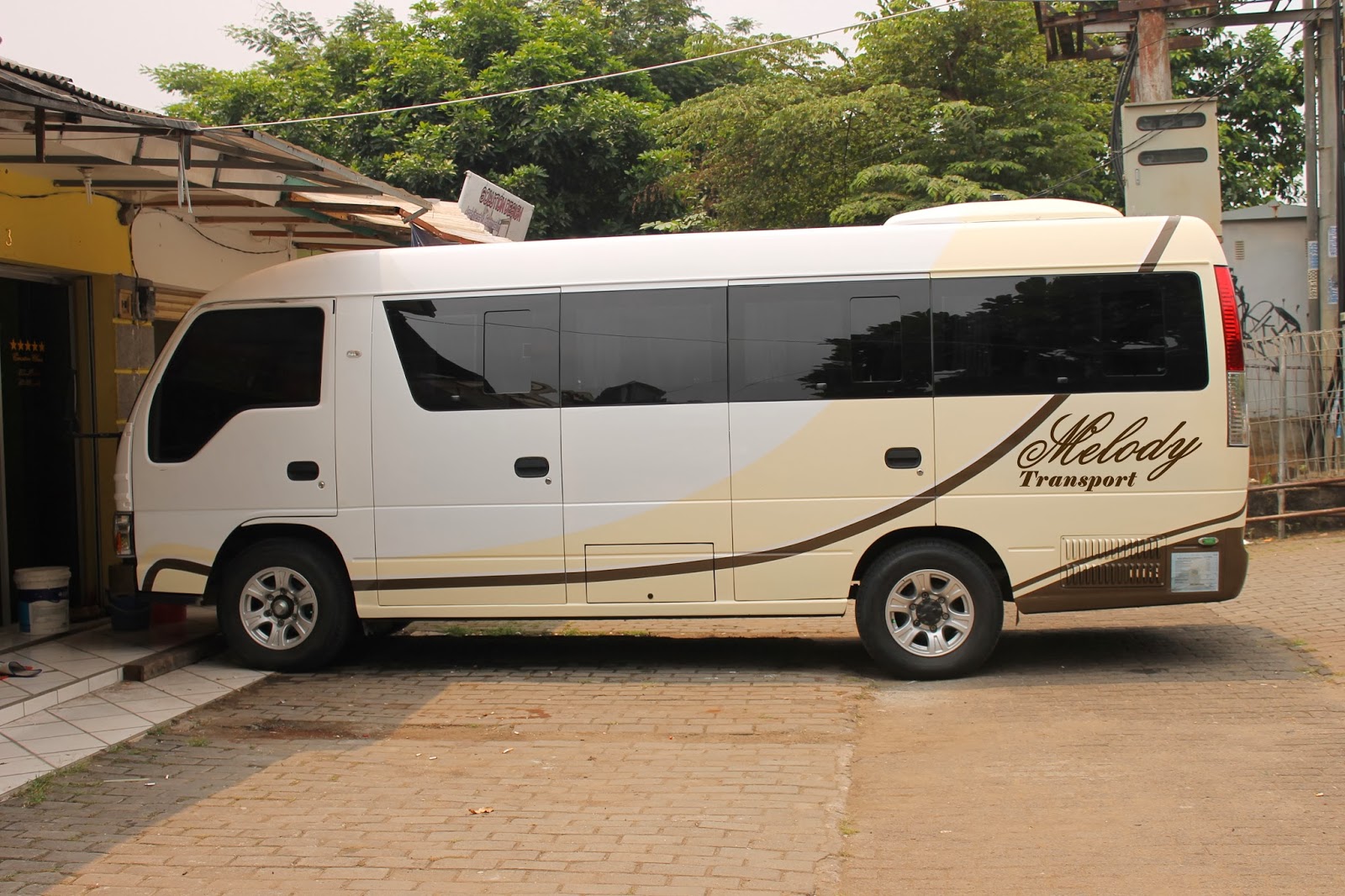 Sewa Bus Pariwisata Mini: Panduan Lengkap untuk Liburan yang Nyaman dan Mengasyikkan