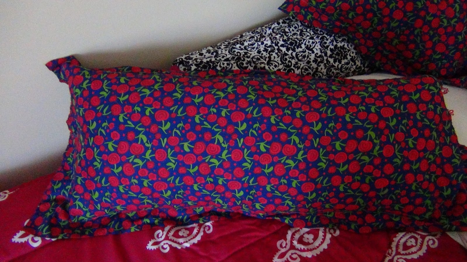 Chloe sBeautyLife: DIY Pillows! Body Pillow, Small Pillow, and Long Body Roll Pillow