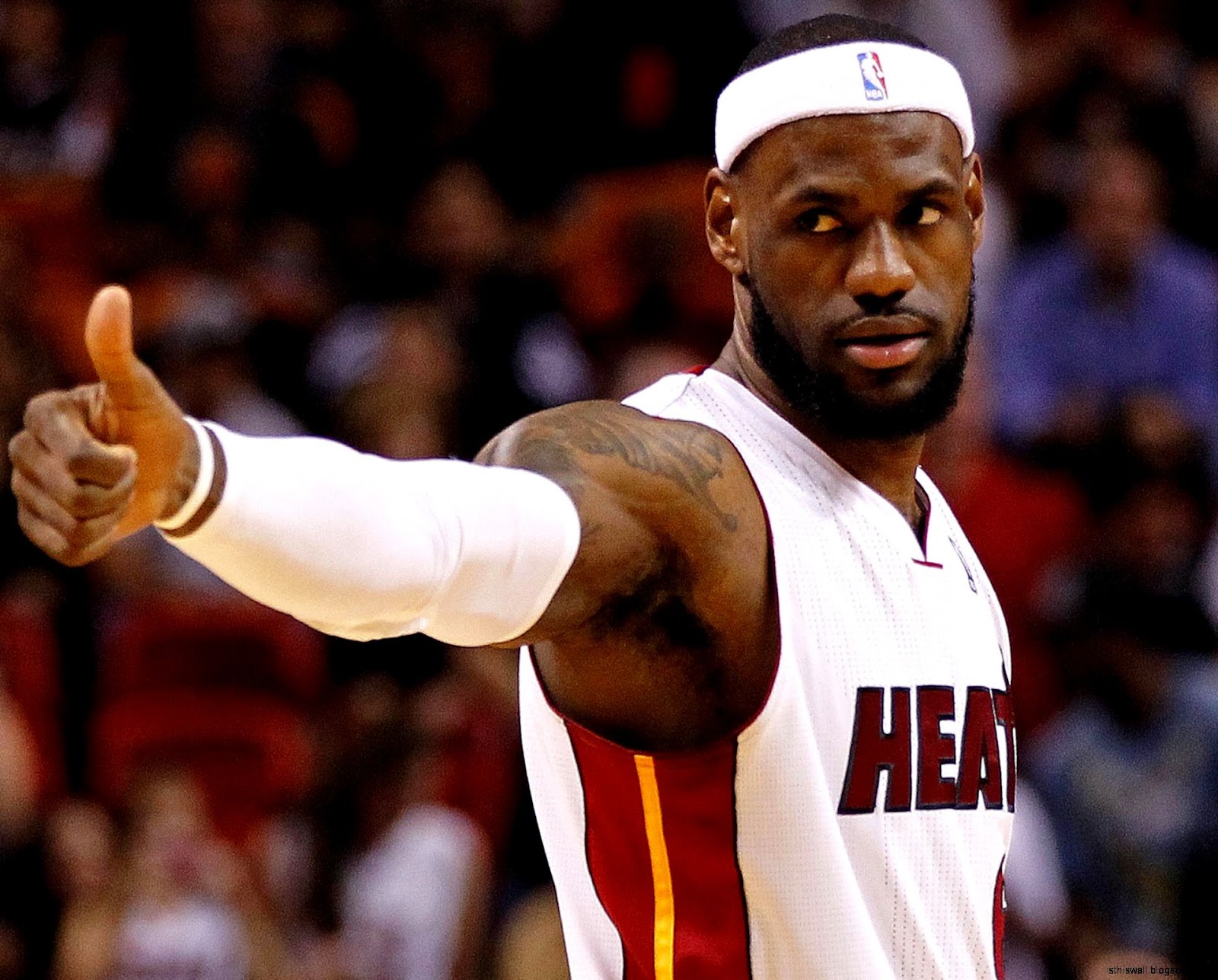 LeBron James podría jugar en la NFL LeBron James podría jugar en la NFL