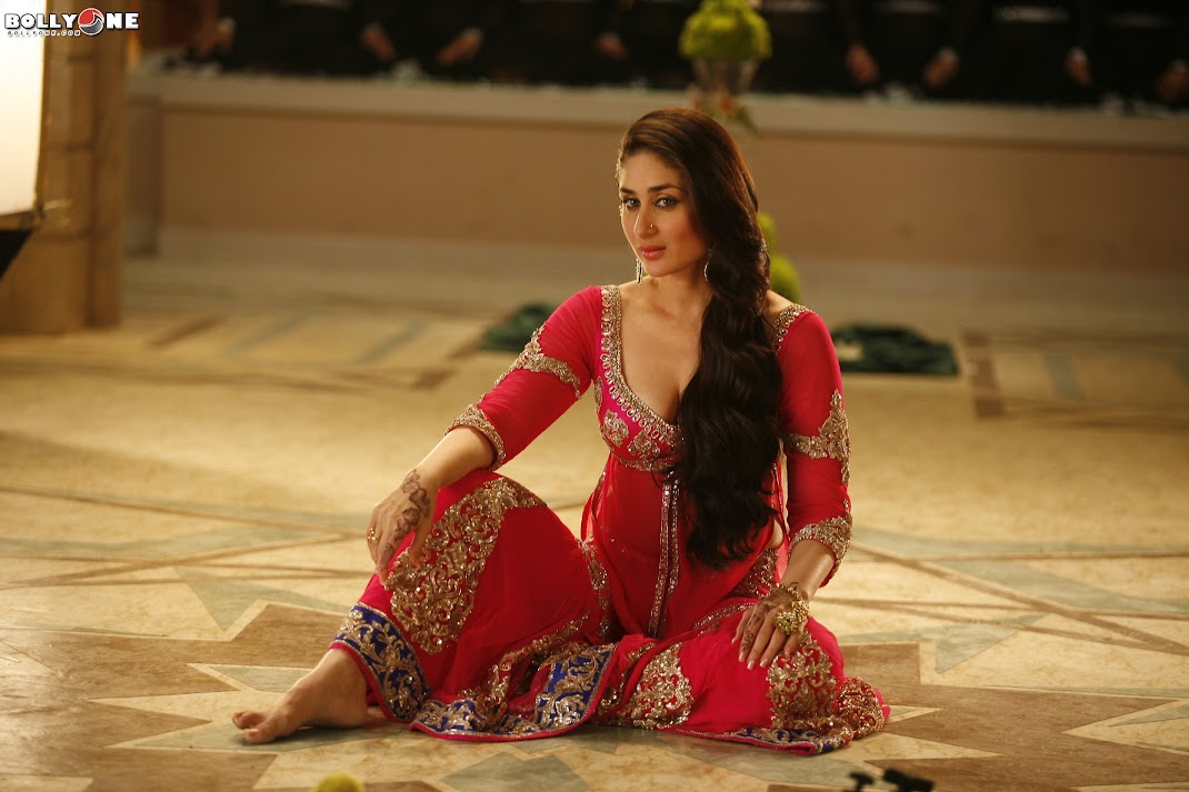 Kareena Kapoor Agent Vinod HQ Mujra Wallpaper