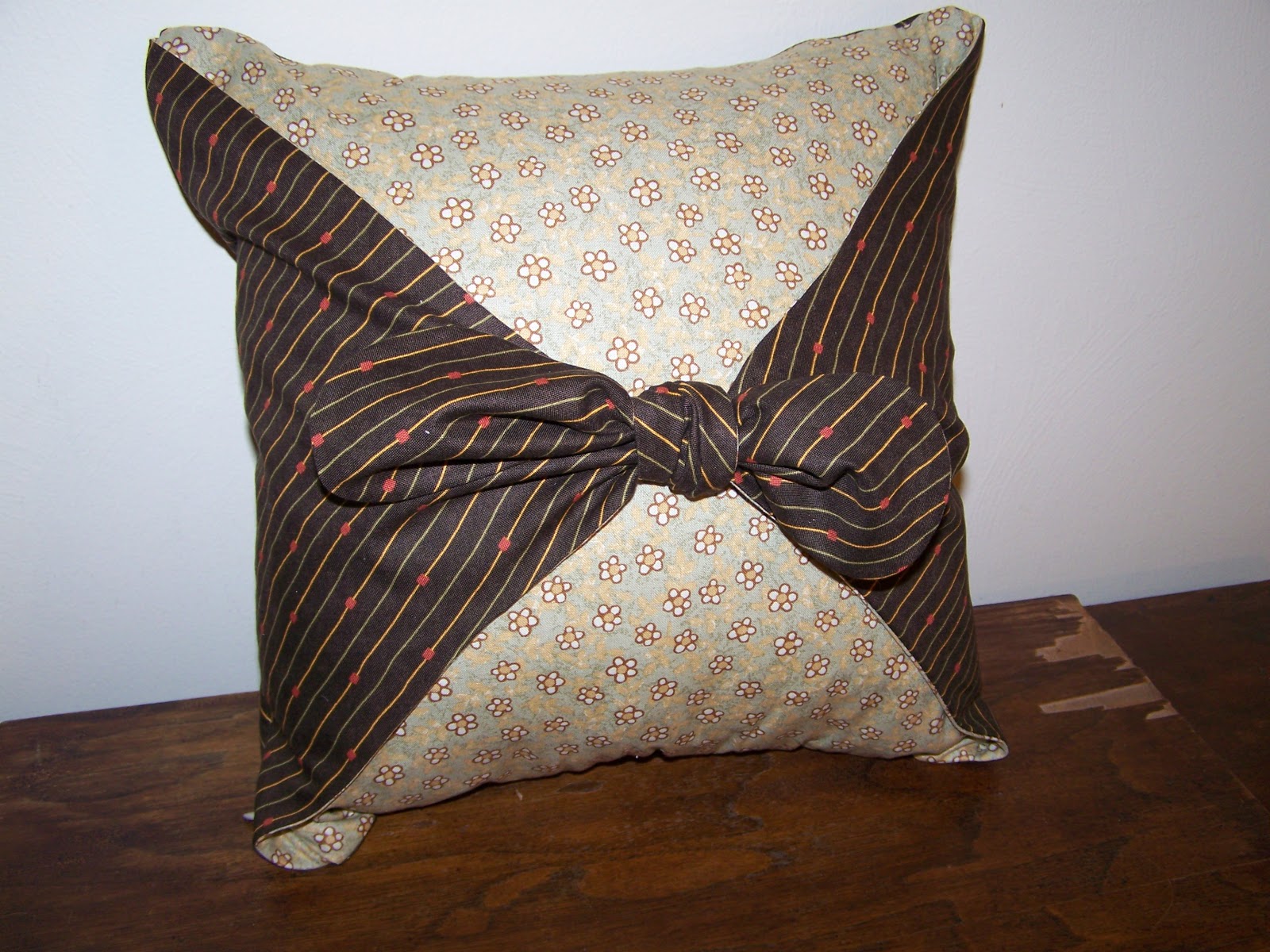 sewcreatelive How to Make a Reversible Pillow with Tie