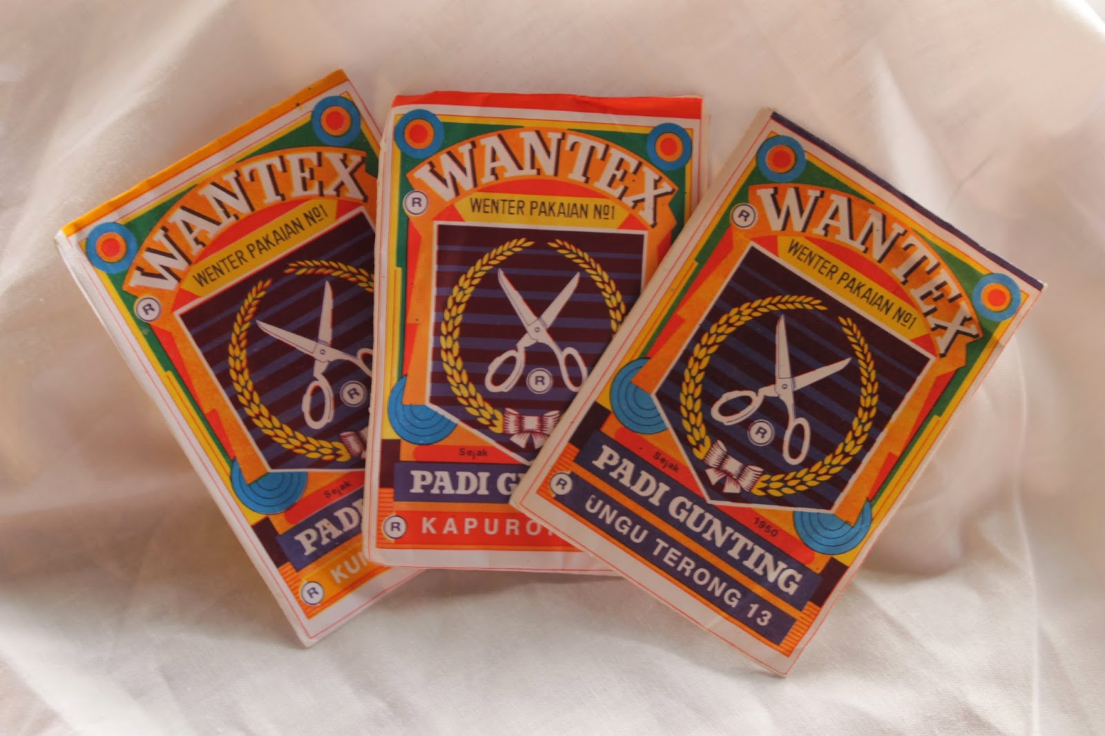 Wahana RUPA: PROSES PEMBUATAN BATIK CELUP IKAT