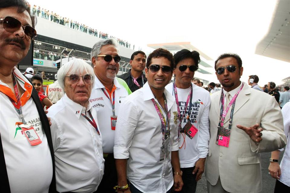 Sachin-and-Shah-Rukh-Khan-at-F1-Indian-Grand-prix.jpg