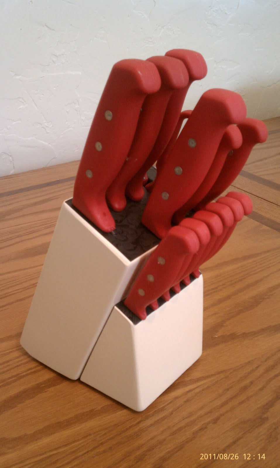 In your FACE, June Cleaver! New Knife Block