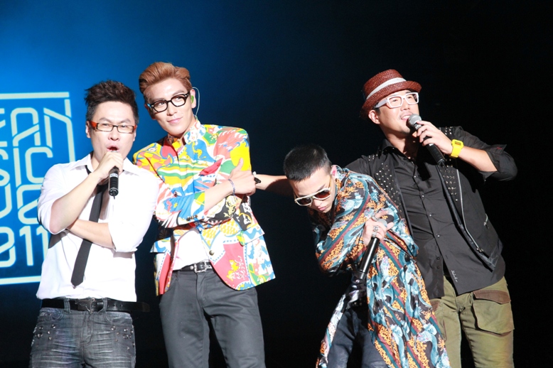 [Pics] GD&TOP y Seungri en el KMW Malaysia  Korean-Music-Wave-Malaysia-GD%2526TOP-Seungri-bigbangupdates+%252817%2529