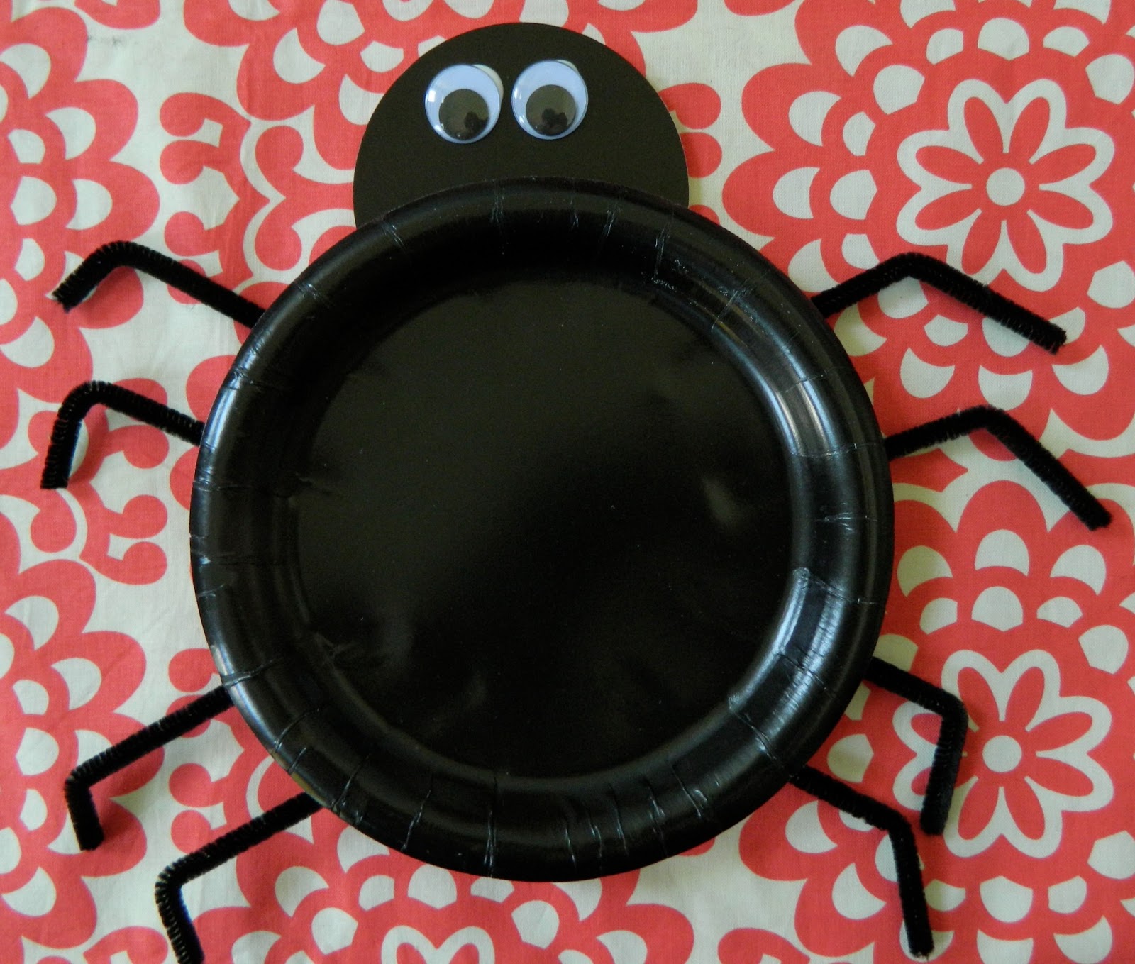 the vintage umbrella paper plate bugs