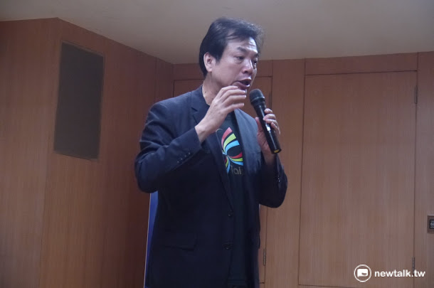 新北市環保局發起「新北不速之客計畫」與四家賣場合作,於5月1日起將不販售一次性購物用塑膠袋。 新北市環保局發起「新北不速之客計畫」與四家賣場合作,於5月1日起將不販售一次性購物用塑膠袋。