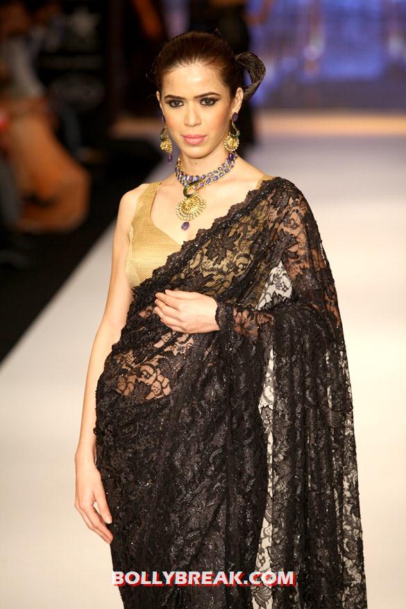 Sucheta Sharma - (6) - Juhi Chawla walks the ramp for Kays Jewels at IIJW 2012 Day - 3